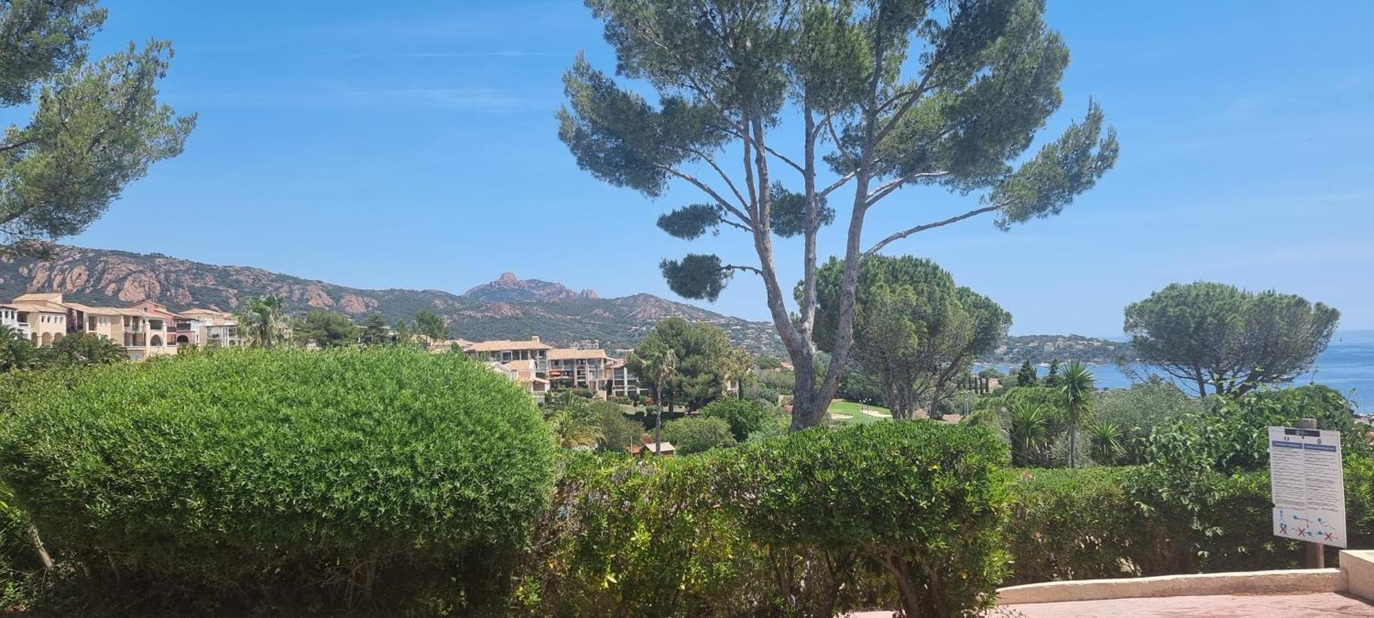 Agay Cap Esterel Village Allee Fleurs - F2 Clim Vue Golf Et Mer - Grande Terrasse Plein Sud Saint-Raphaël Esterno foto