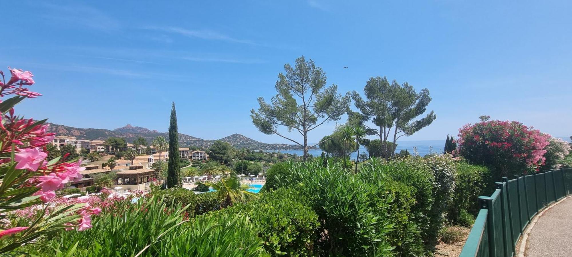 Agay Cap Esterel Village Allee Fleurs - F2 Clim Vue Golf Et Mer - Grande Terrasse Plein Sud Saint-Raphaël Esterno foto