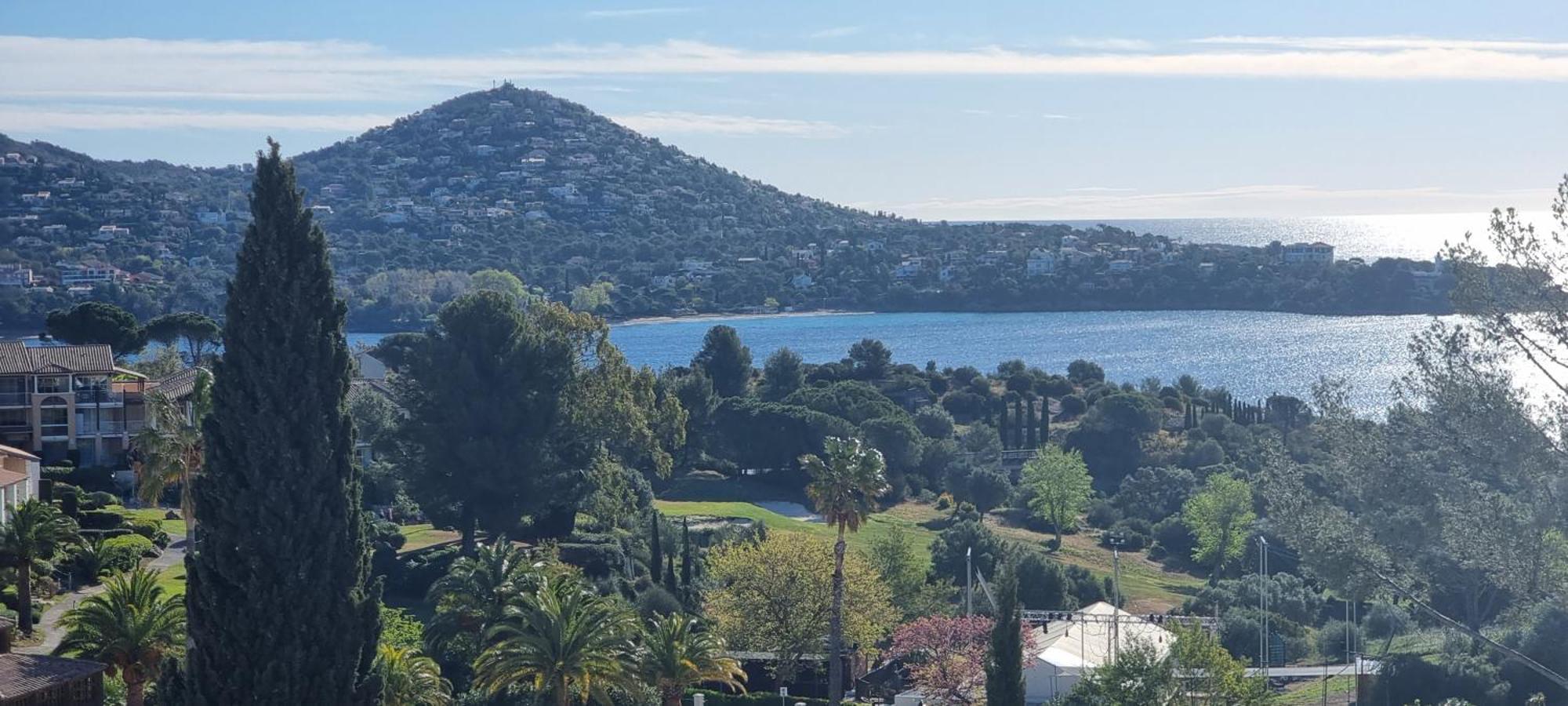 Agay Cap Esterel Village Allee Fleurs - F2 Clim Vue Golf Et Mer - Grande Terrasse Plein Sud Saint-Raphaël Esterno foto
